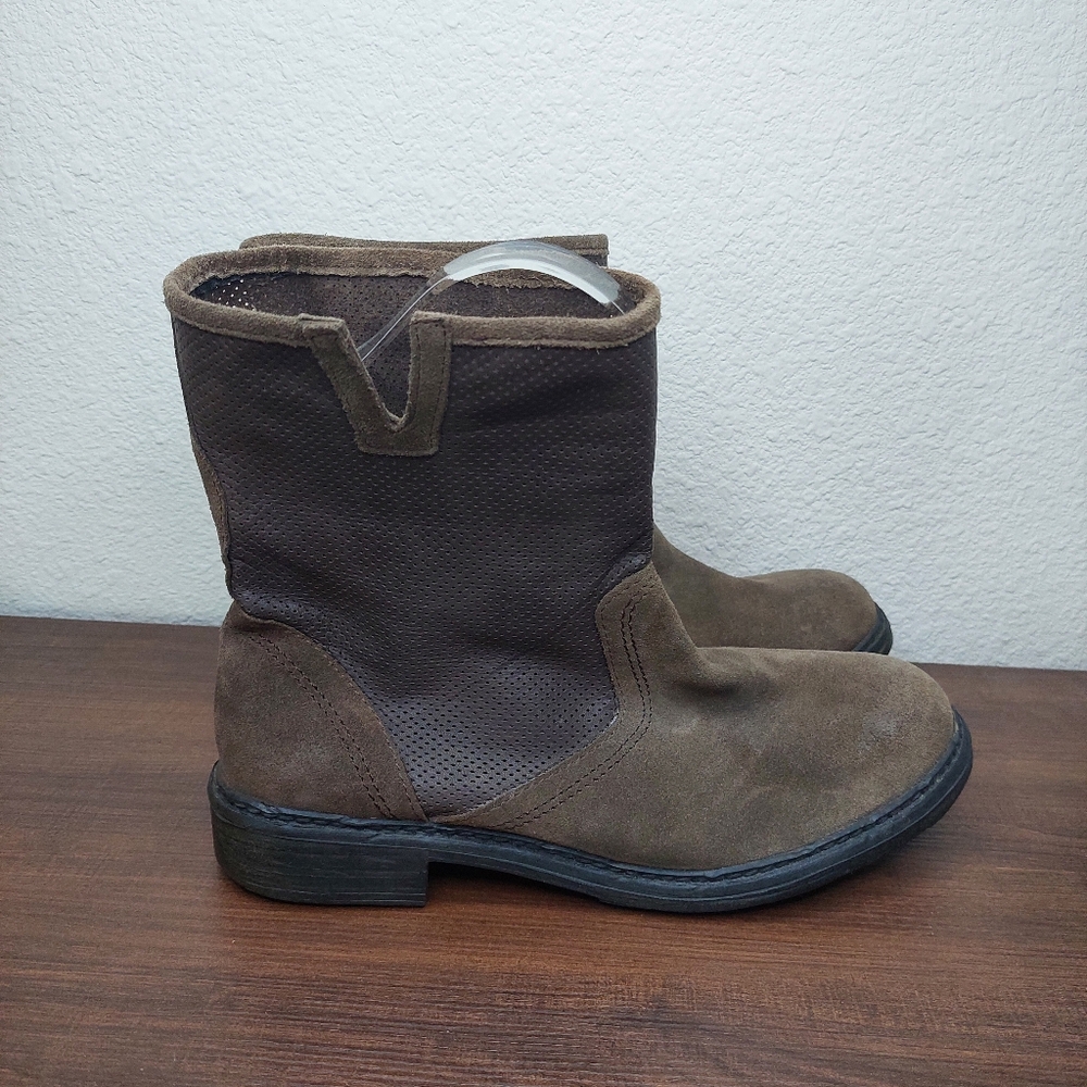 Sundance Suede Perforated Pull On Ankle Boots Size 8.5/9‎